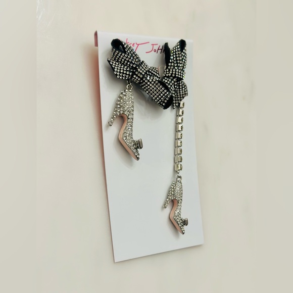 💖24 HRS SALE!!!💖  New BETSEY JOHNSON Women High Heel Mismatch earrings - Picture 3 of 5